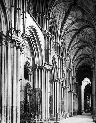 Intérieur, collatéral sud vers l'est