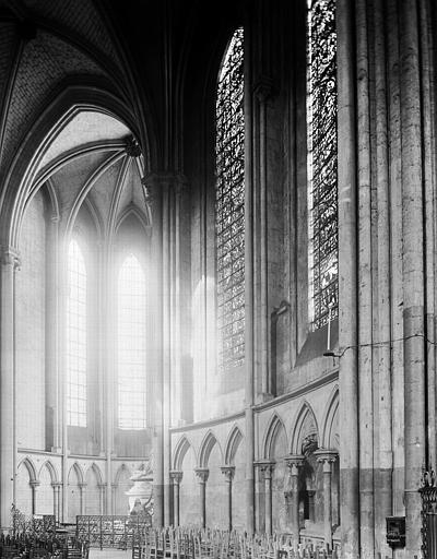 Intérieur, déambulatoire et chapelle rayonnante nord