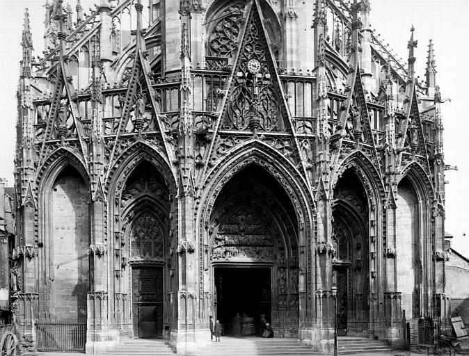 Extérieur, façade ouest, les porches