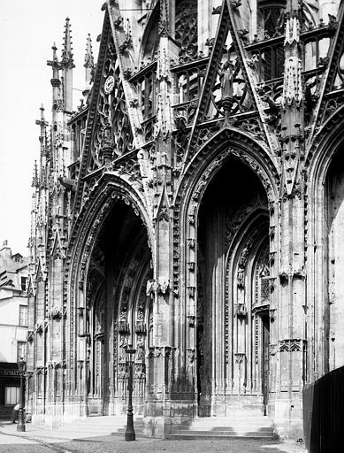 Extérieur, façade ouest, les porches