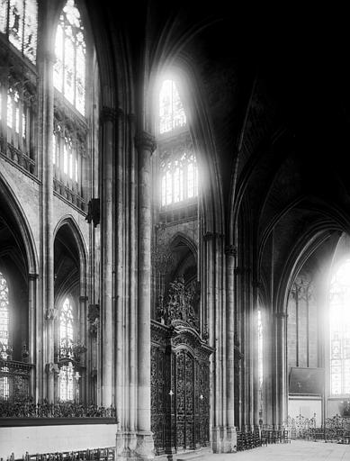 Intérieur, collatéral sud et chapelle rayonnante sud-est