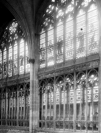 Intérieur, choeur, fenêtres hautes, claire-voie de deux travées droites