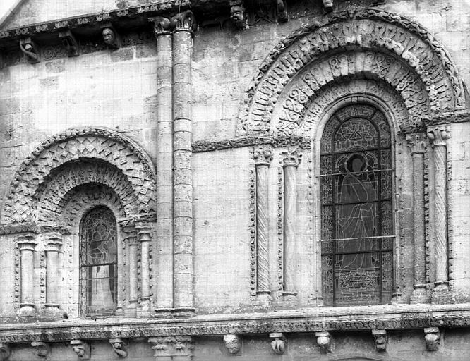 Extérieur, fenêtres hautes de la façade ouest