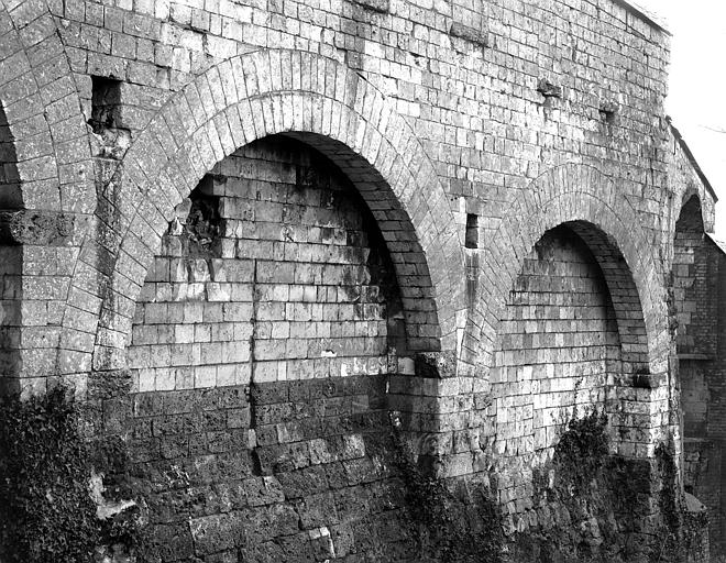 Façade : arcades de renfort