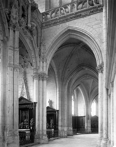 Intérieur, collatéral nord du choeur vers l'est