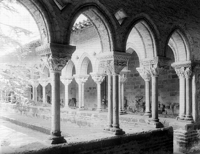 Angle de galeries, intérieur