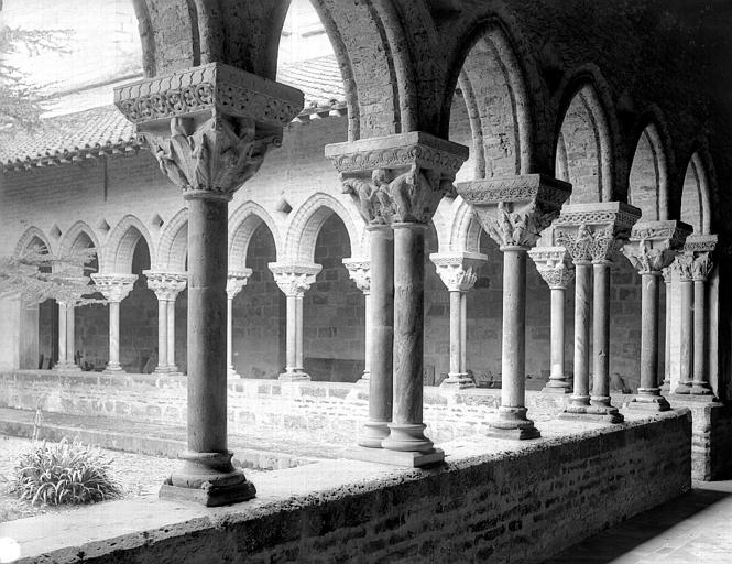 Angle de galeries, intérieur