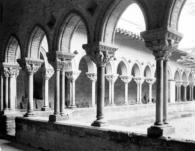 Angle de galeries, intérieur