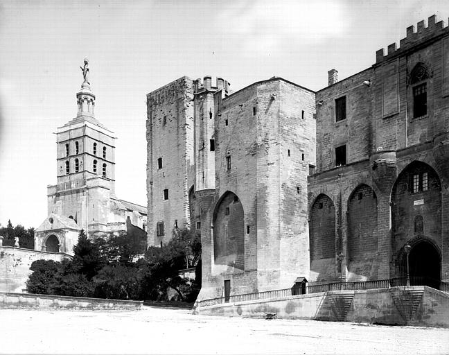 Extérieur, partie de la façade ouest