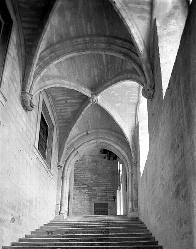 Intérieur, escalier d'honneur