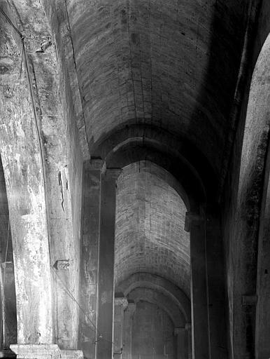 Intérieur, collatéral nord vers l'ouest