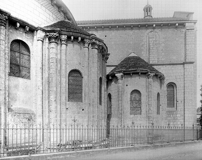 Extérieur, abside : chapelle rayonnante nord, absidiole du croisillon nord