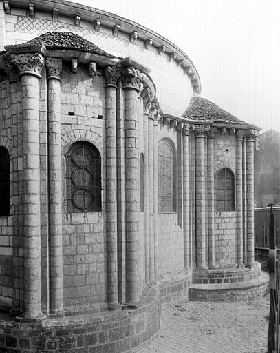 Extérieur, abside : chapelles rayonnantes sud et sud-est