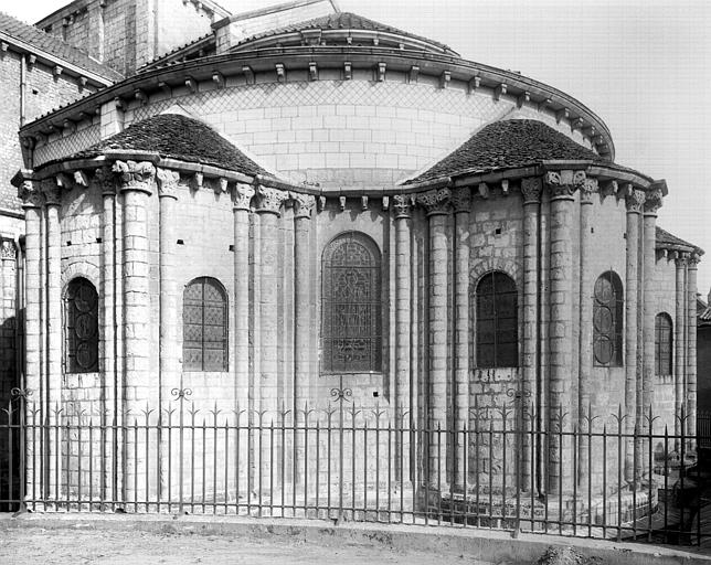 Extérieur, abside : chapelles rayonnantes sud et sud-est