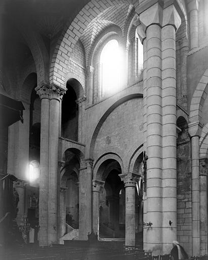 Intérieur, élévation sud de la deuxième travée de la nef vers le sud-est