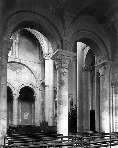 Intérieur, double arcade de la deuxième travée de la nef, côté collatéral sud