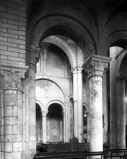 Intérieur, double arcade de la deuxième travée de la nef, côté collatéral sud