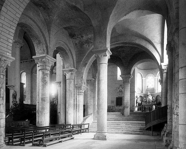 Intérieur, collatéral, croisillon sud vers l'est