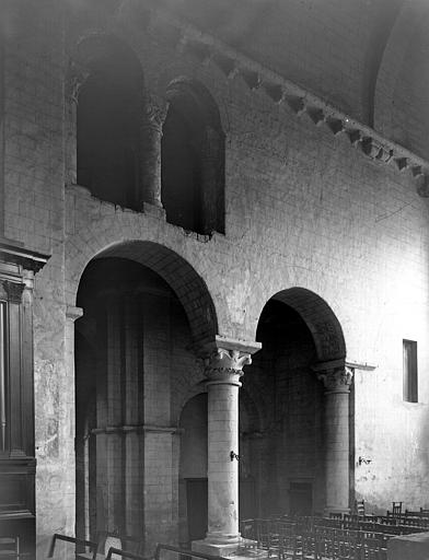 Intérieur, croisillon nord, arcades jumelées du mur ouest