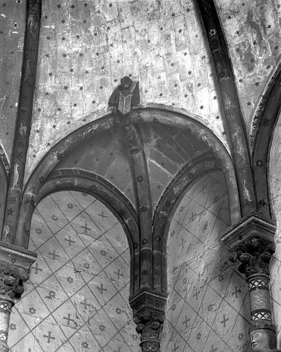 Intérieur, salle capitulaire, sacristie, angle de la voûte