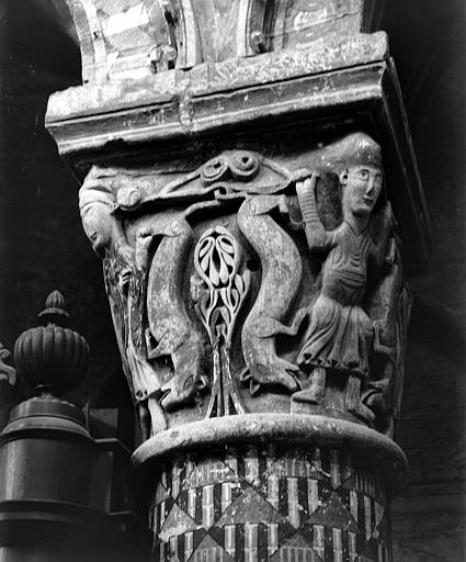 Intérieur, choeur, deuxième colonne nord, chapiteau : louvetiers