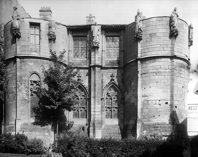 Tour Maubergeon : façade sur le jardin