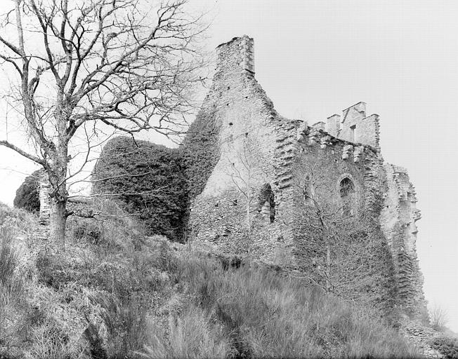 Ruines, extérieur : restes de façades