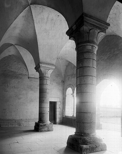 Intérieur, narthex