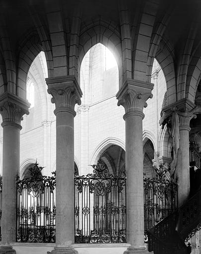 Intérieur, grille du choeur