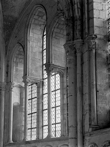 Intérieur, fenêtres hautes du croisillon sud