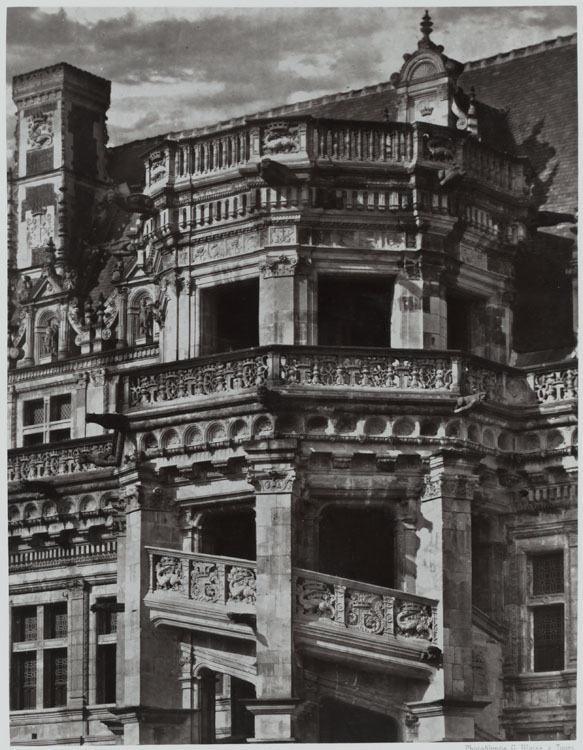 Aile, dite de François 1er. Grand escalier de la cour d'honneur. Partie supérieure