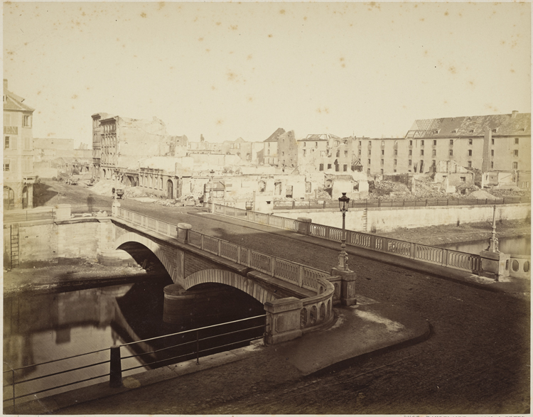 Faubourg de Pierre et pont après les bombardements