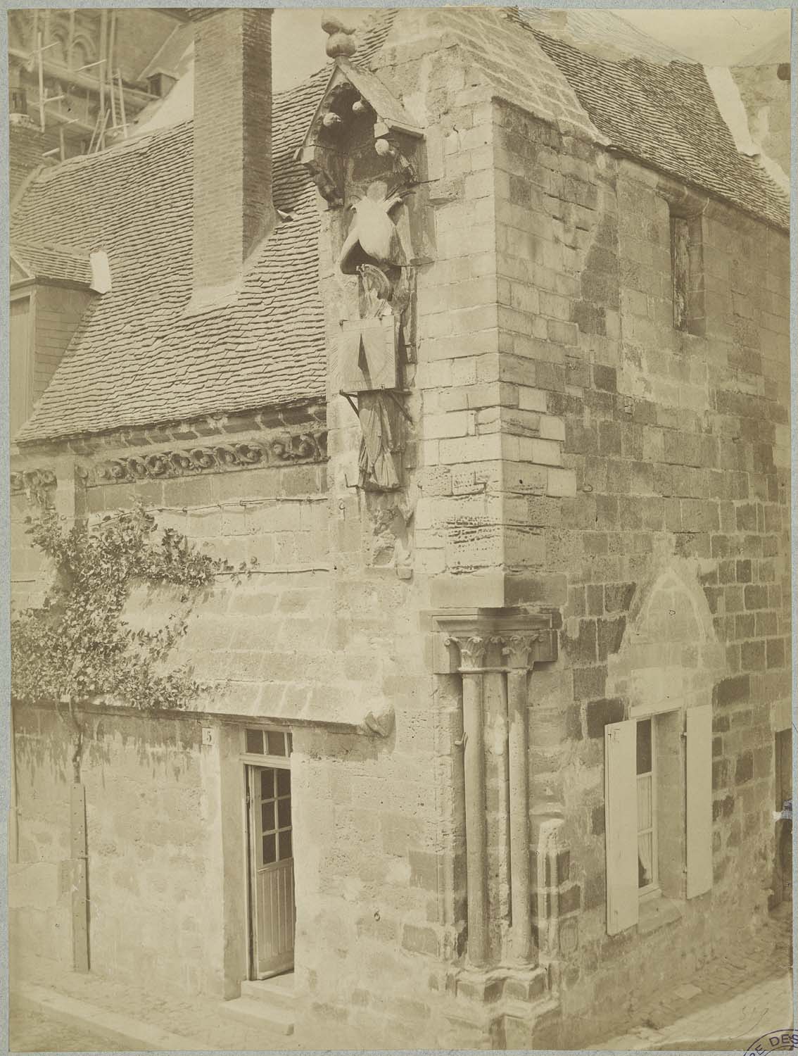 Cloître angle extérieur