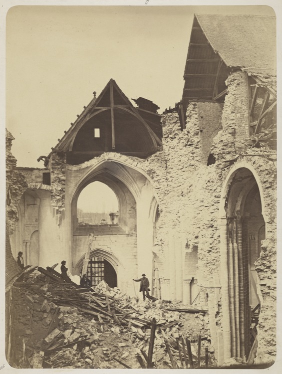 Eglise Sainte-Croix après l'effondrement de son clocher