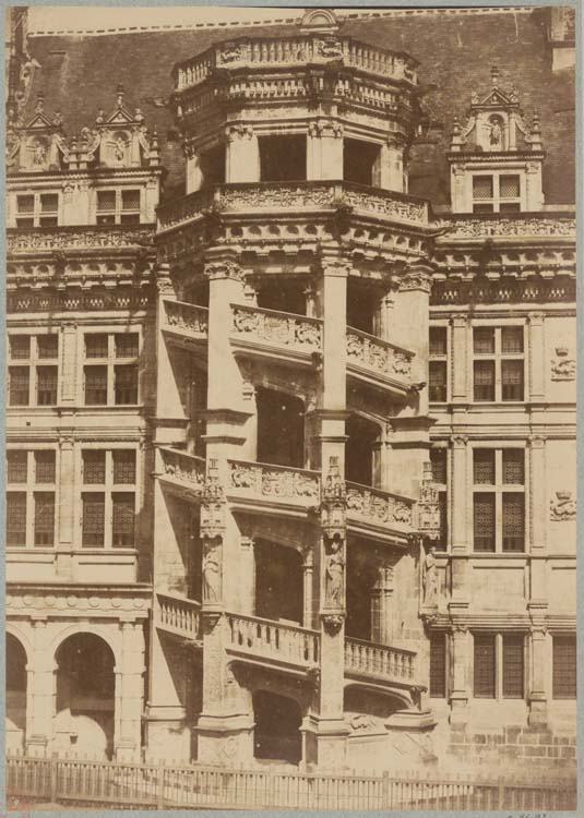 Aile François 1er ; grand escalier sur la cour