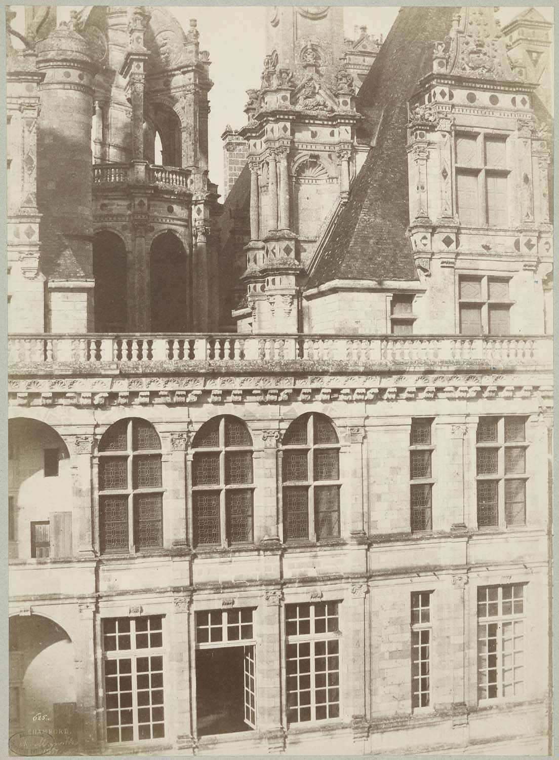 Façade ouest : donjon sur cour Henri II