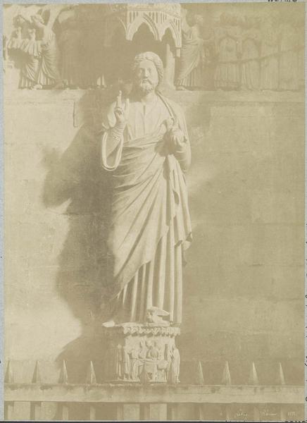 Portail du Jugement dernier au transept nord, statue du Christ bénissant