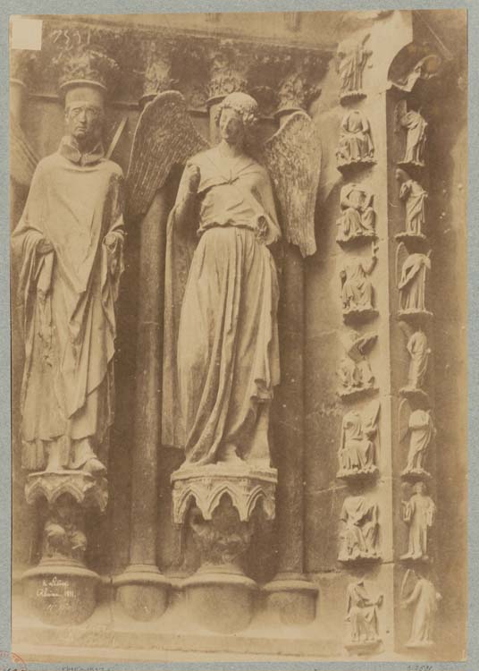 Portail nord de la façade ouest : statues de saint Nicaise et de l'Ange au sourire