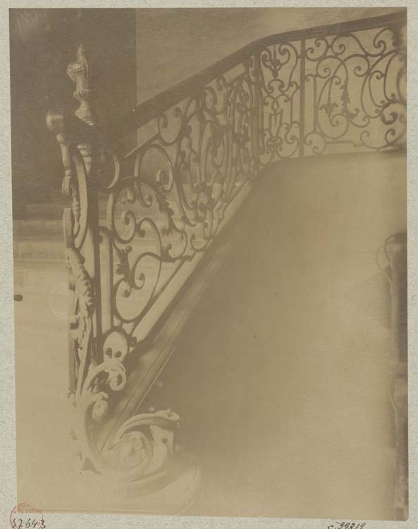 Intérieur, départ de rampe d'escalier