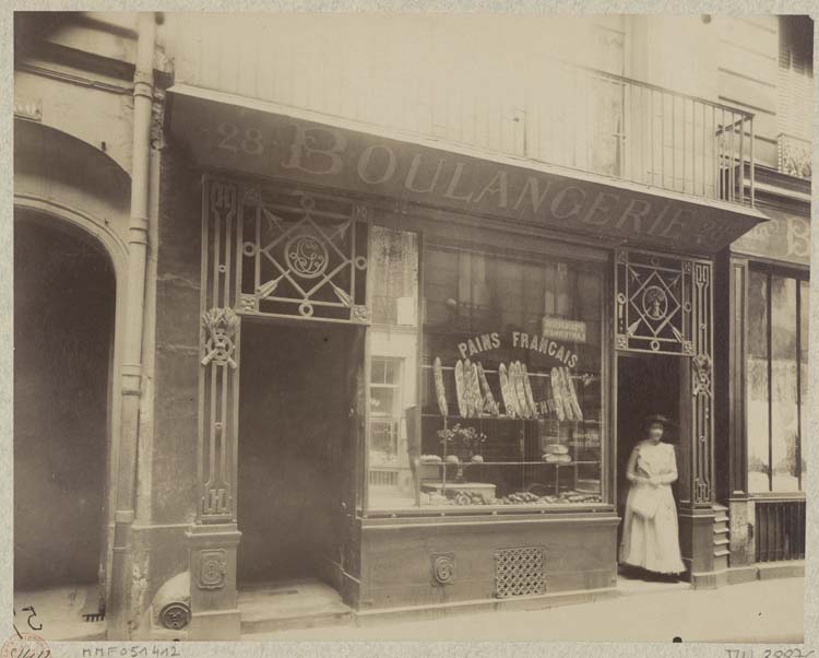 Façade sur rue, vue de la devanture