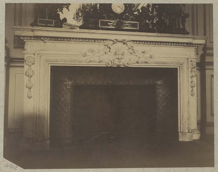 Intérieur, cheminée