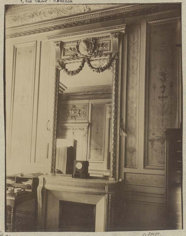 Cheminée et miroir