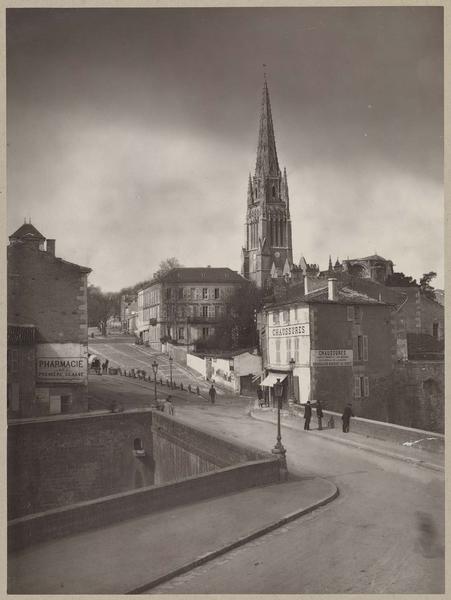 Vue de l'église et du bourg