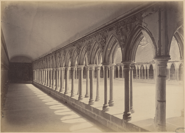 Galerie nord du cloître avant restauration