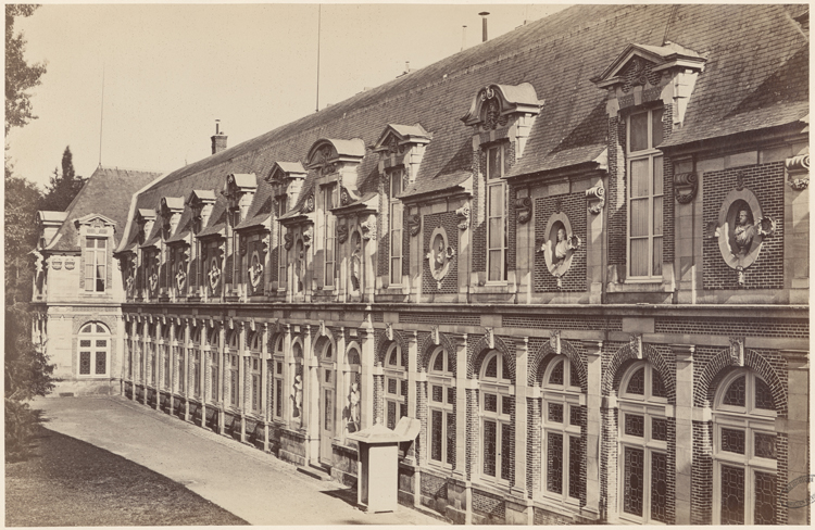 Bibliothèque : façade