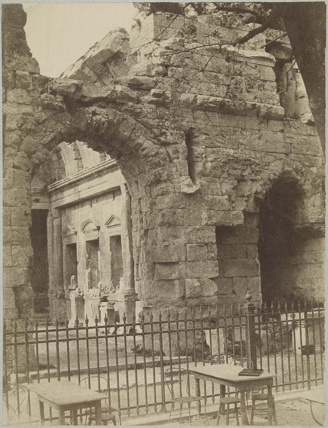 Temple de Diane. Arcade. Intérieur