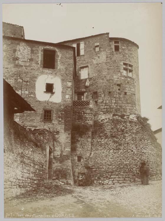 Tour des anciennes fortifications