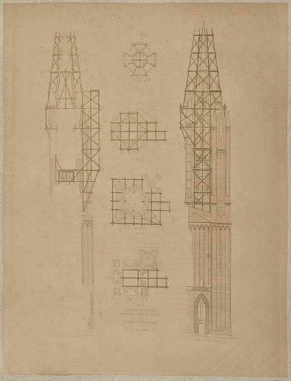 Restauration de la flèche sud avec détail de l'échafaudage