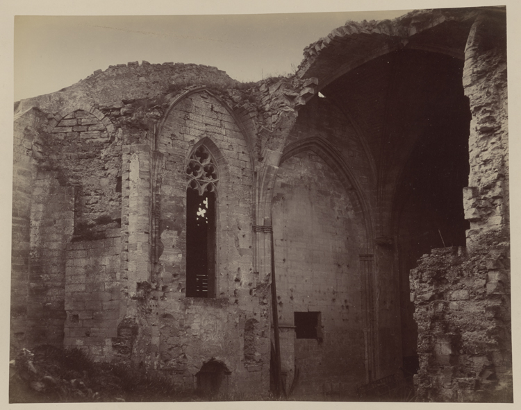 Ruines de la chapelle d'Innocent VI