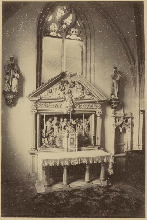 Intérieur. Retable d'une chapelle